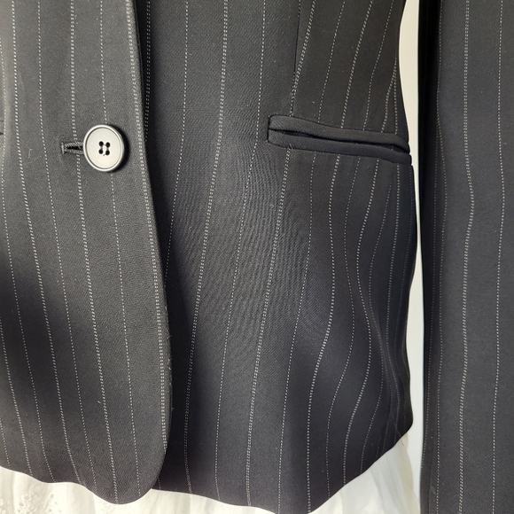 Anne Taylor Loft petite black+white pinstripe waist length blazer Size 0 - Picture 8 of 15